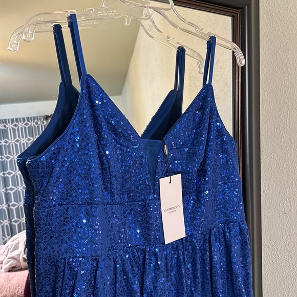 Every Pretty Sequin Dress - Picture 2 of 6